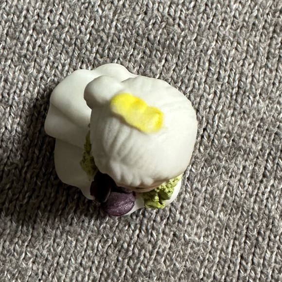 Vintage miniature bisque Flower of the Month figurine - Picture 3 of 4